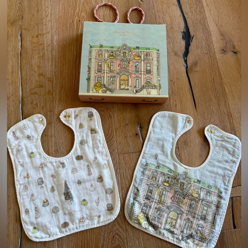 Atelier Choux Large Bib lot of 2